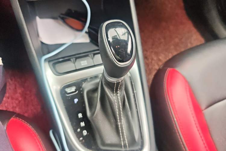 Used Hyundai Celesta 2020 1.6L Automatic GL Enjoyable Edition Gear Lever