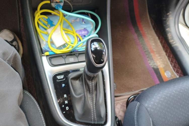 Used Hyundai Celesta 2020 1.6L Automatic GL Enjoyable Edition Gear Lever