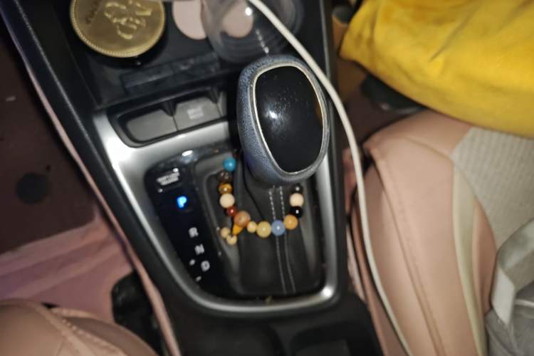 Used Hyundai Celesta 2020 1.6L Automatic GL Enjoyable Edition Gear Lever