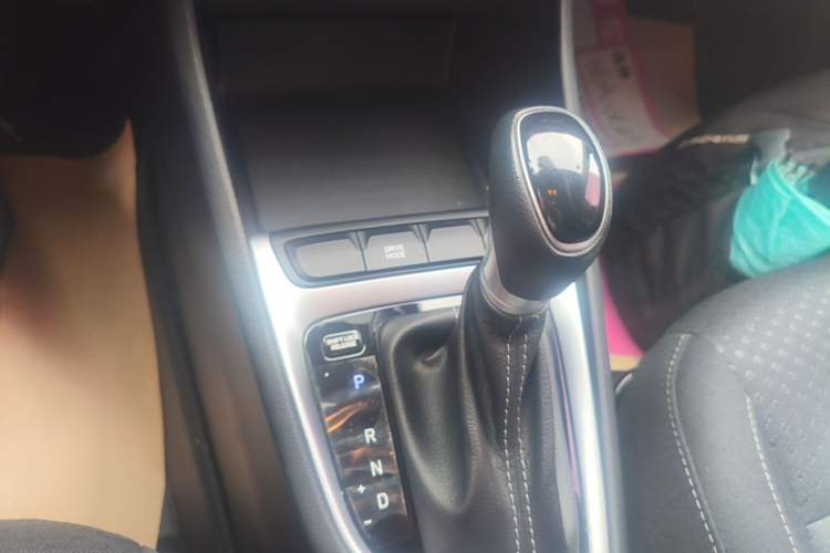 Used Hyundai Celesta 2020 1.6L Automatic GL Enjoyable Edition Gear Lever