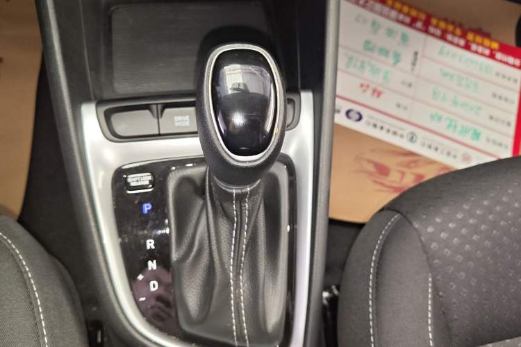Used Hyundai Celesta 2020 1.6L Automatic GL Enjoyable Edition Gear Lever