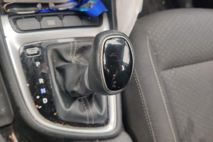 Used Hyundai Celesta 2020 1.6L Automatic GL Enjoyable Edition Gear Lever