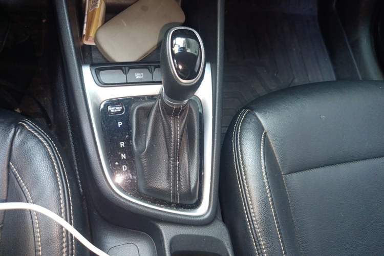 Used Hyundai Celesta 2020 1.6L Automatic GL Enjoyable Edition Gear Lever