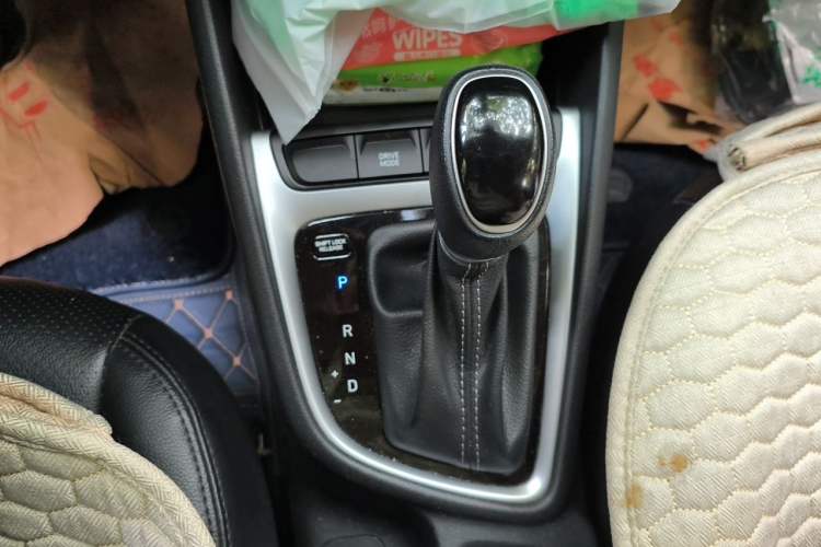 Used Hyundai Celesta 2020 1.6L Automatic GL Enjoyable Edition Gear Lever