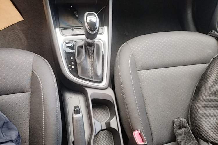 Used Hyundai Celesta 2020 1.6L Automatic GL Enjoyable Edition Gear Lever