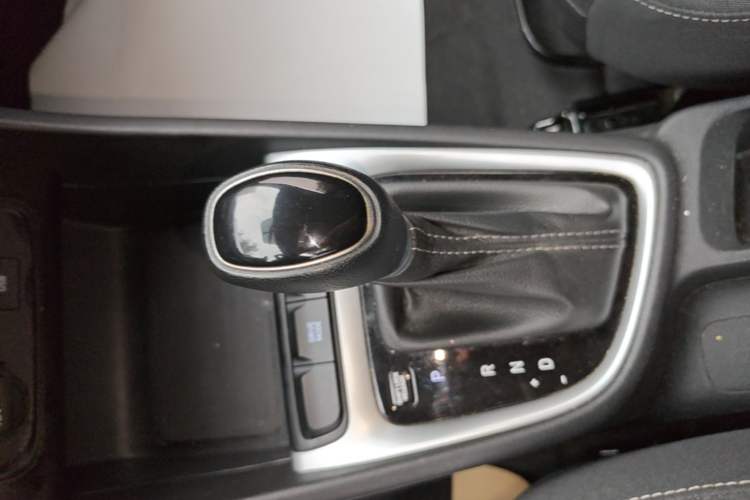 Used Hyundai Celesta 2020 1.6L Automatic GL Enjoyable Edition Gear Lever