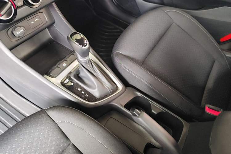 Used Hyundai Celesta 2020 1.6L Automatic GL Enjoyable Edition Gear Lever