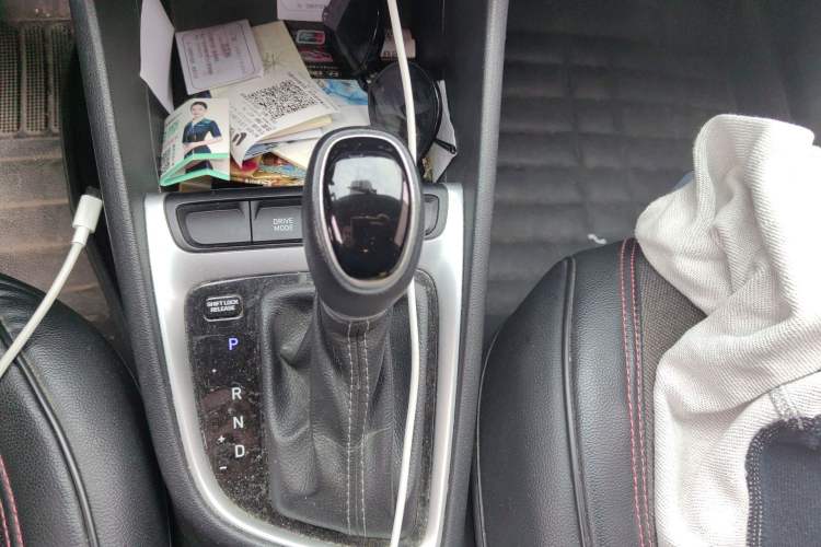 Used Hyundai Celesta 2020 1.6L Automatic GL Enjoyable Edition Gear Lever
