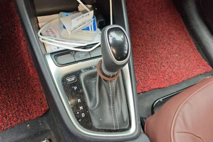 Used Hyundai Celesta 2020 1.6L Automatic GL Enjoyable Edition Gear Lever