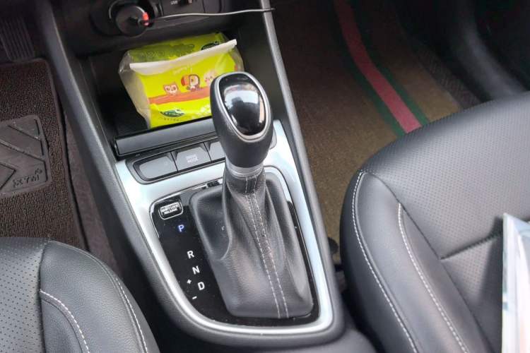 Used Hyundai Celesta 2020 1.6L Automatic GL Enjoyable Edition Gear Lever