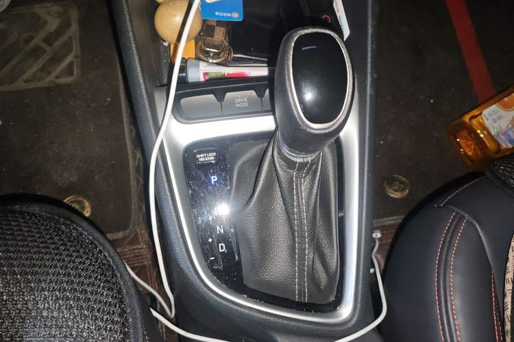 Used Hyundai Celesta 2020 1.6L Automatic GL Enjoyable Edition Gear Lever