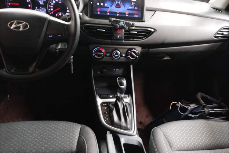 Used Hyundai Celesta 2020 1.6L Automatic GL Enjoyable Edition Gear Lever