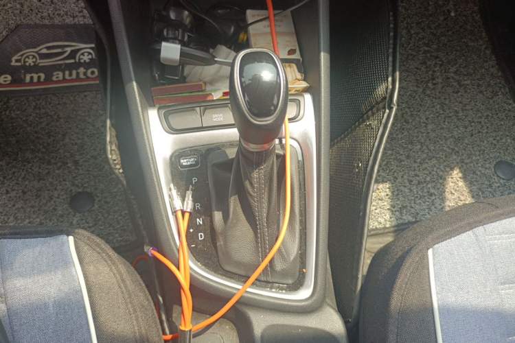 Used Hyundai Celesta 2020 1.6L Automatic GL Enjoyable Edition Gear Lever
