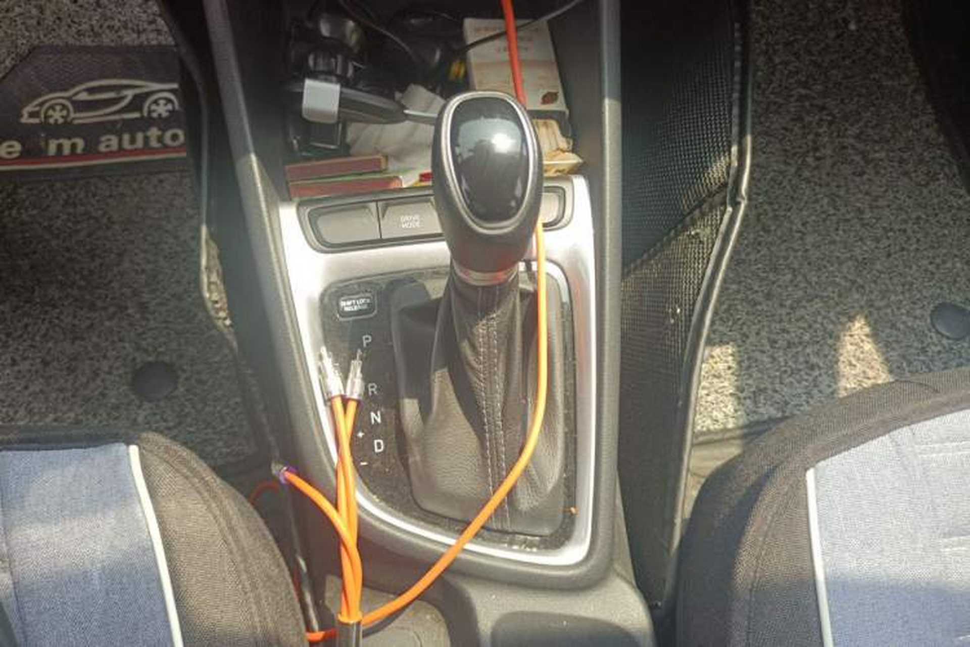 Used Hyundai Celesta 2020 1.6L Automatic GL Enjoyable Edition Gear Lever