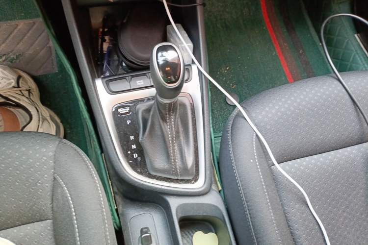 Used Hyundai Celesta 2020 1.6L Automatic GL Enjoyable Edition Gear Lever