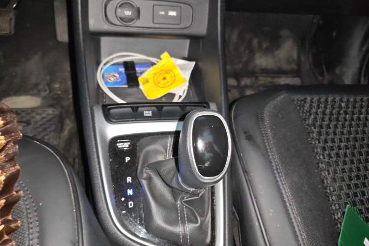 Used Hyundai Celesta 2020 1.6L Automatic GL Enjoyable Edition Gear Lever