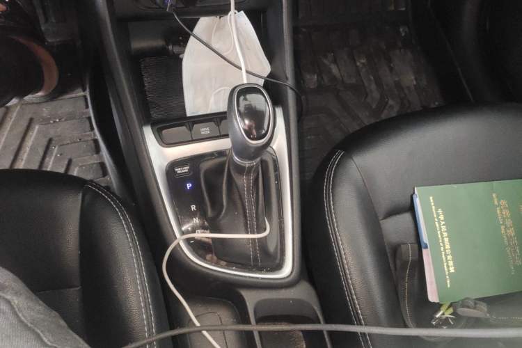 Used Hyundai Celesta 2020 1.6L Automatic GL Enjoyable Edition Gear Lever