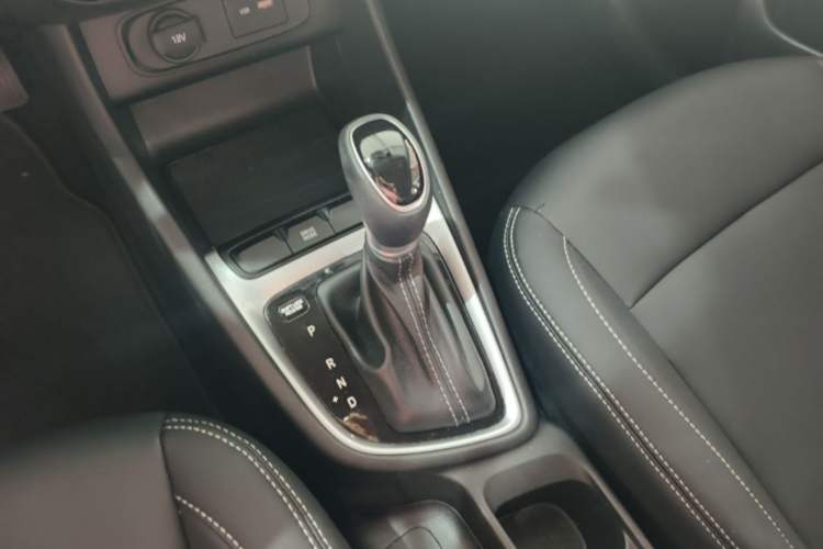 Used Hyundai Celesta 2020 1.6L Automatic GL Enjoyable Edition Gear Lever
