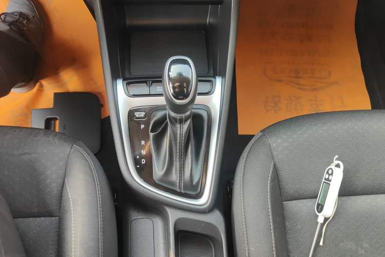 Used Hyundai Celesta 2020 1.6L Automatic GL Enjoyable Edition Gear Lever