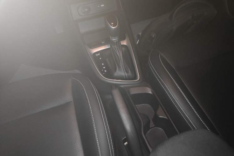 Used Hyundai Celesta 2020 1.6L Automatic GL Enjoyable Edition Gear Lever