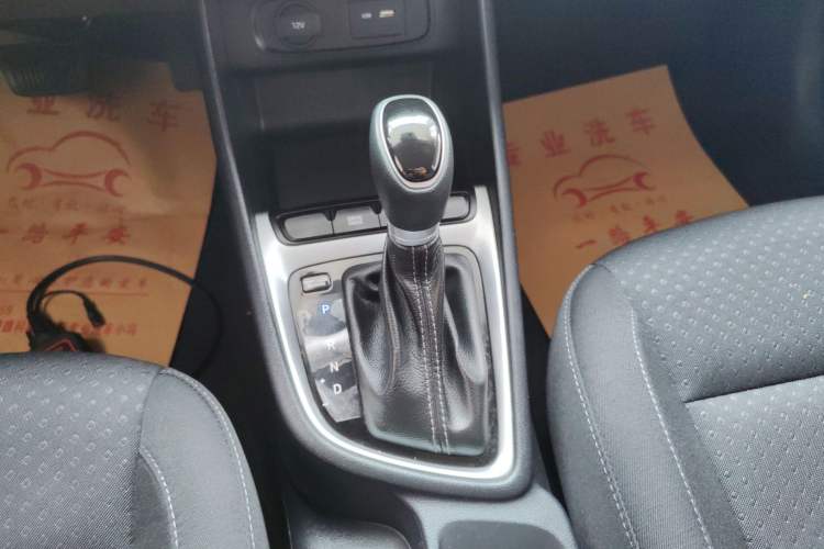 Used Hyundai Celesta 2020 1.6L Automatic GL Enjoyable Edition Gear Lever