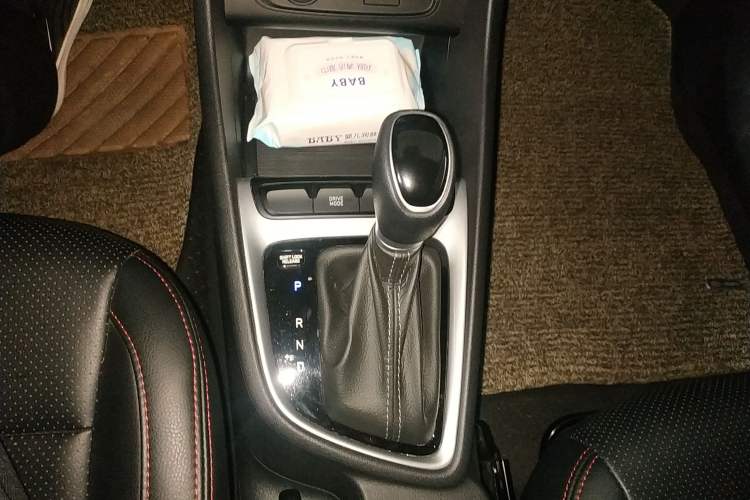 Used Hyundai Celesta 2020 1.6L Automatic GL Enjoyable Edition Gear Lever