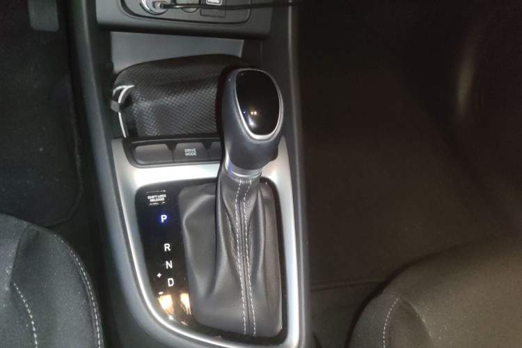Used Hyundai Celesta 2020 1.6L Automatic GL Enjoyable Edition Gear Lever