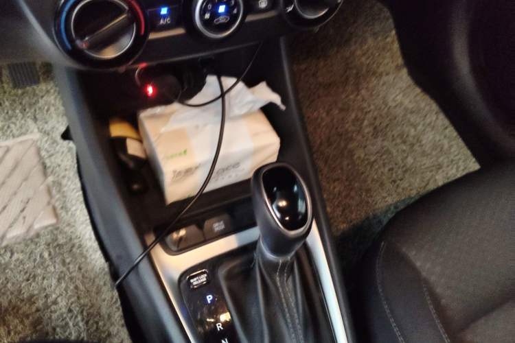 Used Hyundai Celesta 2020 1.6L Automatic GL Enjoyable Edition Gear Lever