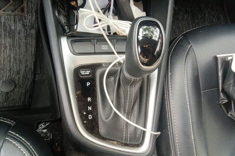 Used Hyundai Celesta 2020 1.6L Automatic GL Enjoyable Edition Gear Lever