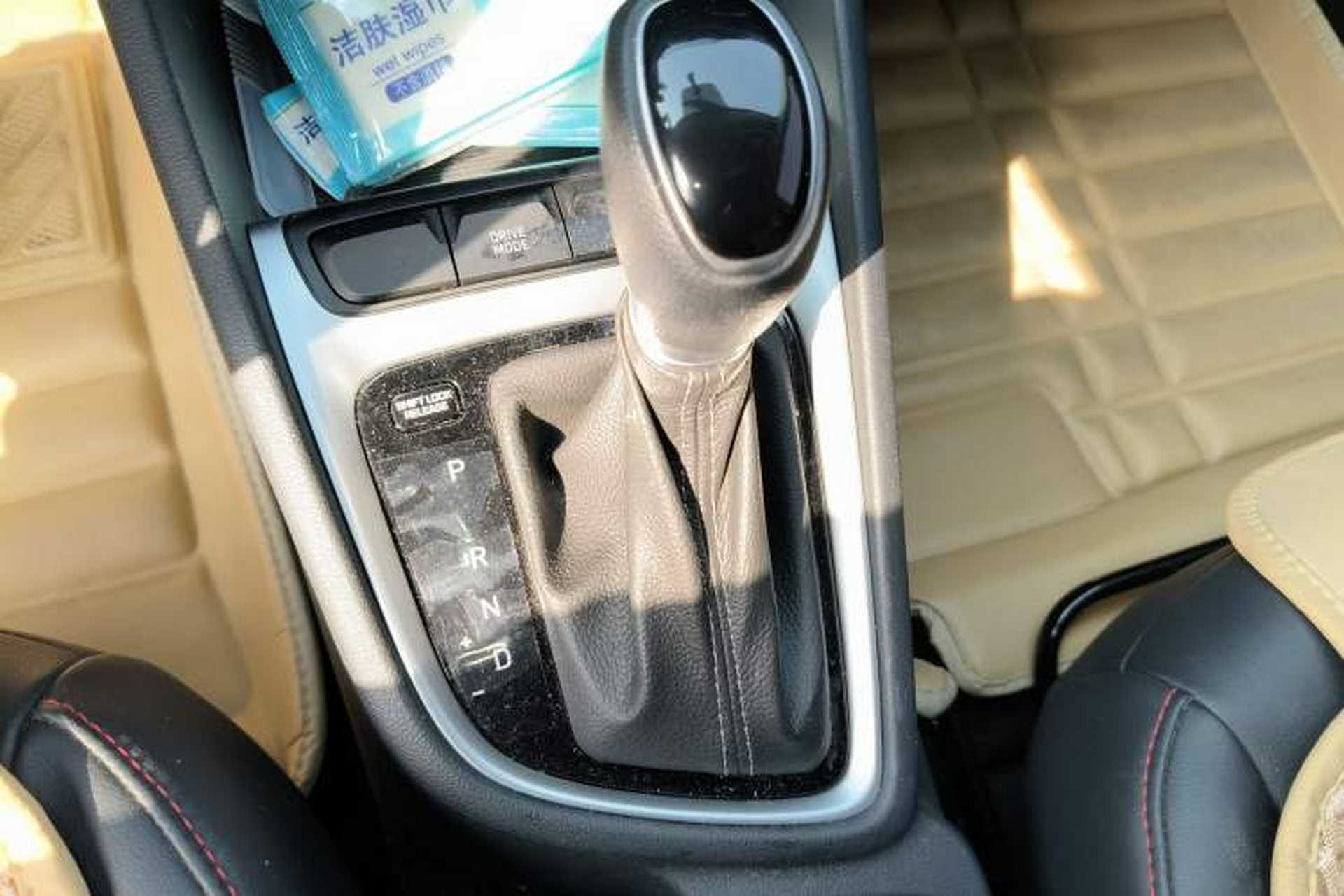Used Hyundai Celesta 2020 1.6L Automatic GL Enjoyable Edition Gear Lever