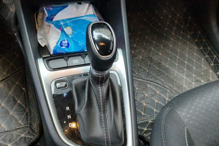 Used Hyundai Celesta 2020 1.6L Automatic GL Enjoyable Edition Gear Lever