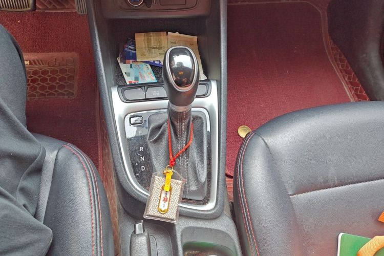 Used Hyundai Celesta 2020 1.6L Automatic GL Enjoyable Edition Gear Lever