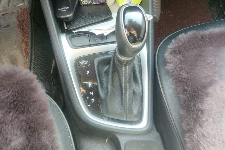 Used Hyundai Celesta 2020 1.6L Automatic GL Enjoyable Edition Gear Lever