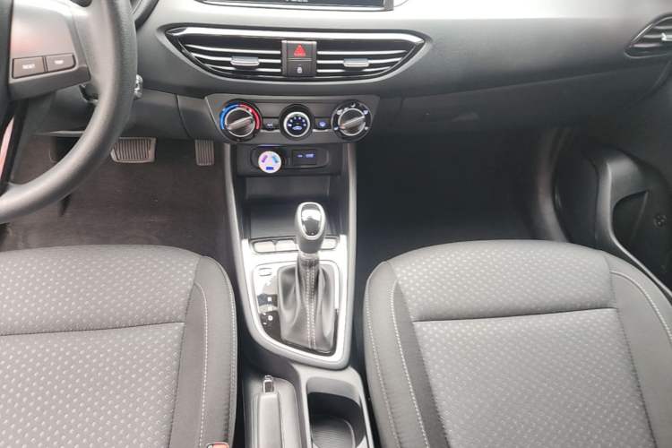 Used Hyundai Celesta 2020 1.6L Automatic GL Enjoyable Edition Gear Lever