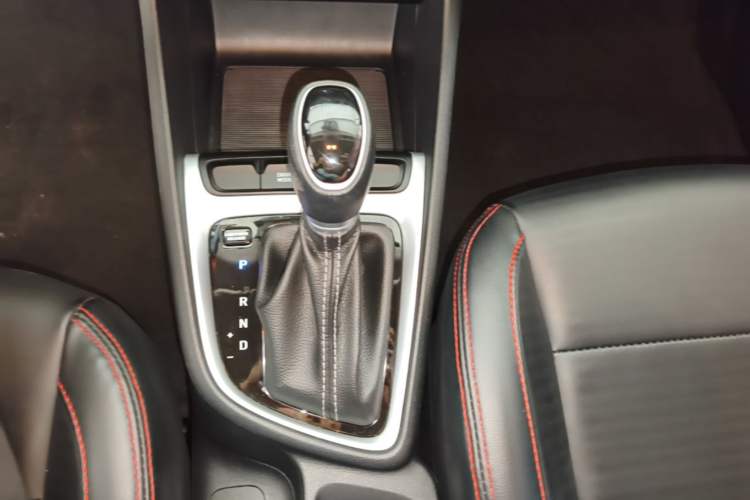 Used Hyundai Celesta 2020 1.6L Automatic GL Enjoyable Edition Gear Lever
