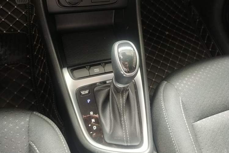 Used Hyundai Celesta 2020 1.6L Automatic GL Enjoyable Edition Gear Lever