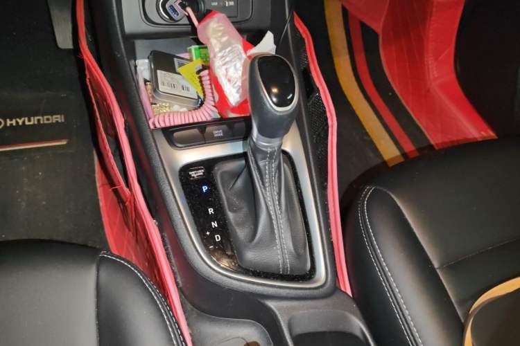Used Hyundai Celesta 2020 1.6L Automatic GL Enjoyable Edition Gear Lever