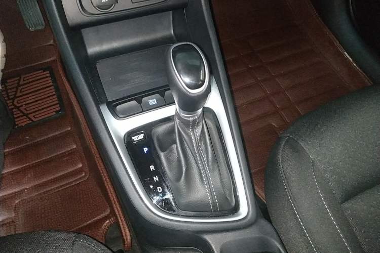 Used Hyundai Celesta 2020 1.6L Automatic GL Enjoyable Edition Gear Lever