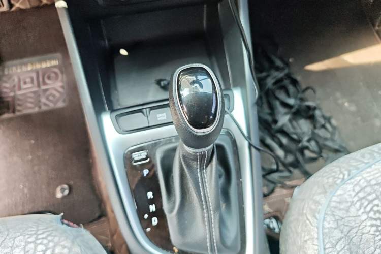Used Hyundai Celesta 2020 1.6L Automatic GL Enjoyable Edition Gear Lever