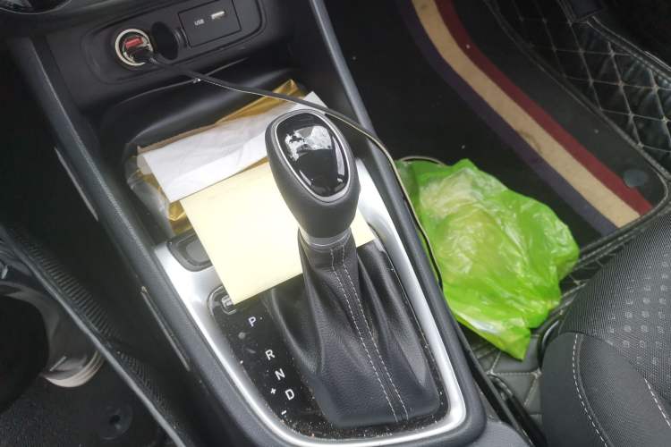 Used Hyundai Celesta 2020 1.6L Automatic GL Enjoyable Edition Gear Lever