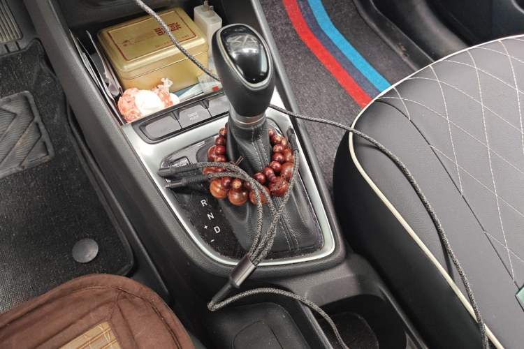 Used Hyundai Celesta 2020 1.6L Automatic GL Enjoyable Edition Gear Lever