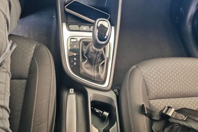 Used Hyundai Celesta 2020 1.6L Automatic GL Enjoyable Edition Gear Lever