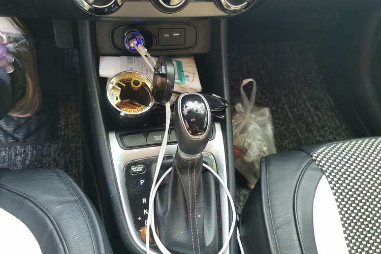 Used Hyundai Celesta 2020 1.6L Automatic GL Enjoyable Edition Gear Lever