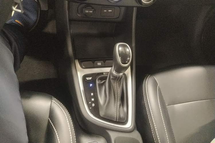 Used Hyundai Celesta 2020 1.6L Automatic GL Enjoyable Edition Gear Lever