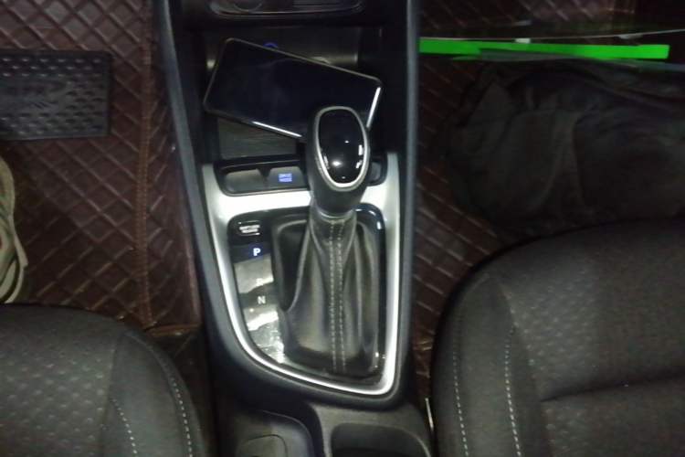 Used Hyundai Celesta 2020 1.6L Automatic GL Enjoyable Edition Gear Lever