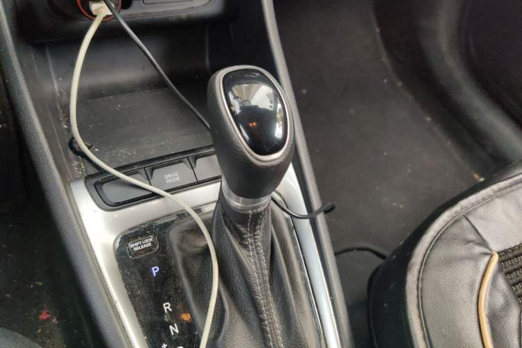 Used Hyundai Celesta 2020 1.6L Automatic GL Enjoyable Edition Gear Lever