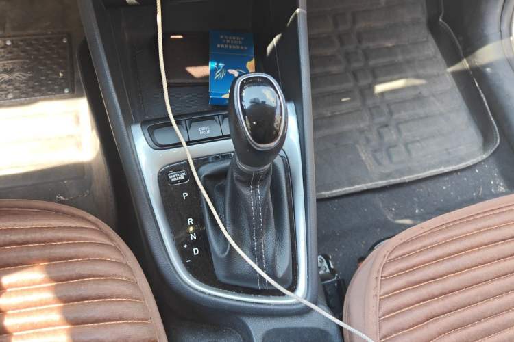 Used Hyundai Celesta 2020 1.6L Automatic GL Enjoyable Edition Gear Lever