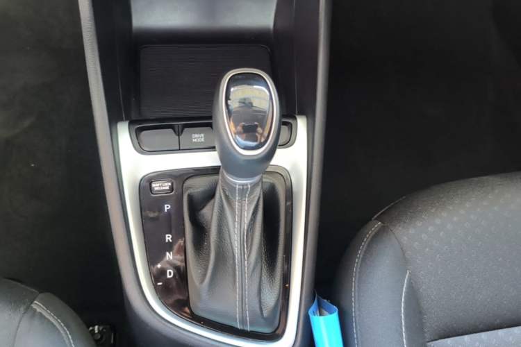 Used Hyundai Celesta 2020 1.6L Automatic GL Enjoyable Edition Gear Lever
