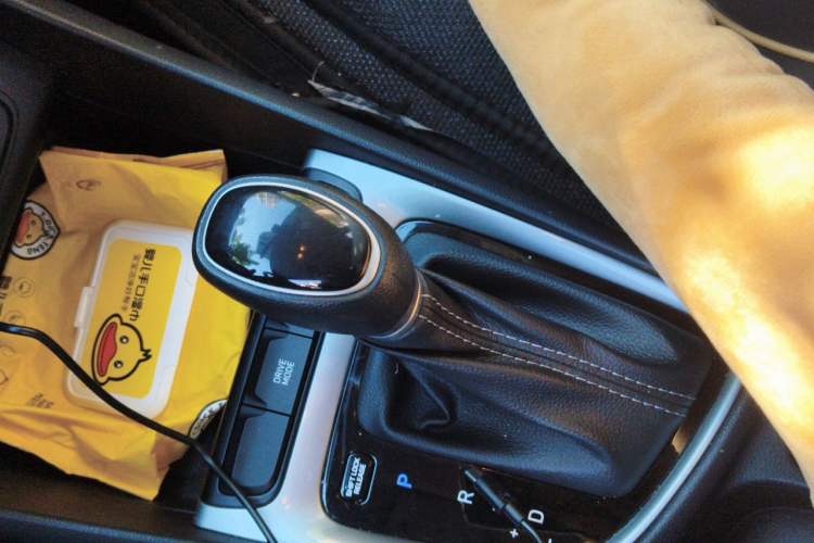 Used Hyundai Celesta 2020 1.6L Automatic GL Enjoyable Edition Gear Lever