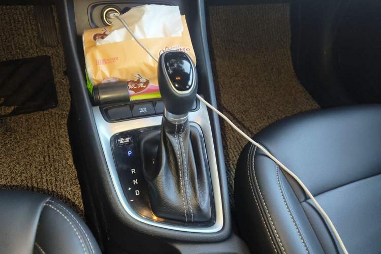 Used Hyundai Celesta 2020 1.6L Automatic GL Enjoyable Edition Gear Lever
